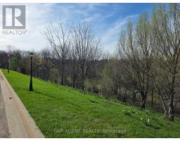 25 - 20 HURON STREET N - 29