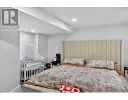 112 CLARENDON CRESCENT - 29