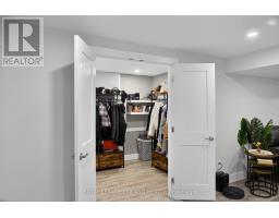 112 CLARENDON CRESCENT - 31