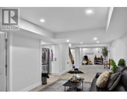 112 CLARENDON CRESCENT - 32