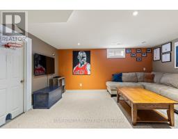 3 LACEY CRESCENT - 24