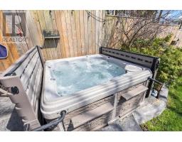 3 LACEY CRESCENT - 27