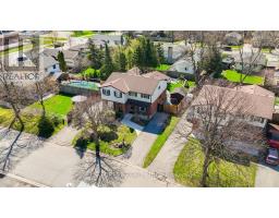 3 LACEY CRESCENT - 32