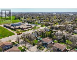 3 LACEY CRESCENT - 35