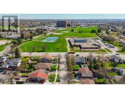 3 LACEY CRESCENT - 36