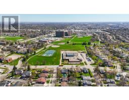 3 LACEY CRESCENT - 37