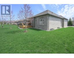 30 - 725 EAGLETRACE DRIVE - 34