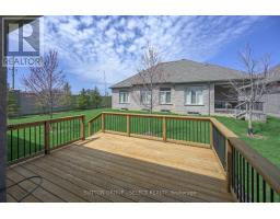 30 - 725 EAGLETRACE DRIVE - 38