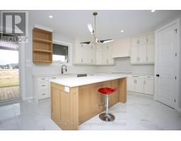 88 OPTIMIST DRIVE - 10