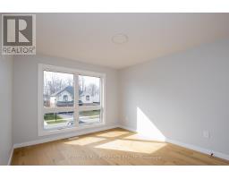 88 OPTIMIST DRIVE - 17