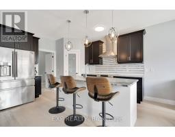 493 BENNETT CRESCENT - 11