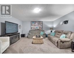 493 BENNETT CRESCENT - 27