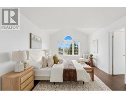 16 - 270 NORTH CENTRE ROAD - 17