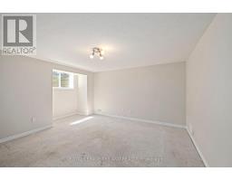 71 - 1061 EAGLETRACE DRIVE - 32