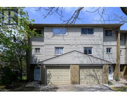 70 - 300 SANDRINGHAM CRESCENT - 1
