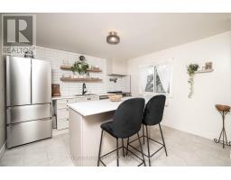 70 - 300 SANDRINGHAM CRESCENT - 13