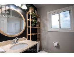 70 - 300 SANDRINGHAM CRESCENT - 14