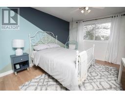 70 - 300 SANDRINGHAM CRESCENT - 18