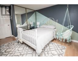 70 - 300 SANDRINGHAM CRESCENT - 19