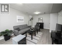 70 - 300 SANDRINGHAM CRESCENT - 21