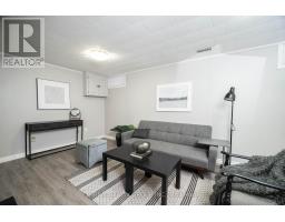 70 - 300 SANDRINGHAM CRESCENT - 22