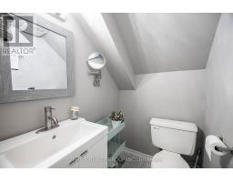 70 - 300 SANDRINGHAM CRESCENT - 23