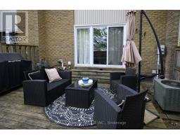 70 - 300 SANDRINGHAM CRESCENT - 24