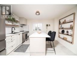 70 - 300 SANDRINGHAM CRESCENT - 9