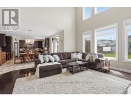 38 VEALE CRESCENT - 11