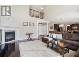 38 VEALE CRESCENT - 12