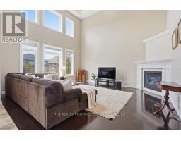 38 VEALE CRESCENT - 9