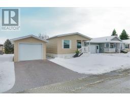 461 RICHARD CRESCENT - 2