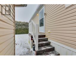 461 RICHARD CRESCENT - 22