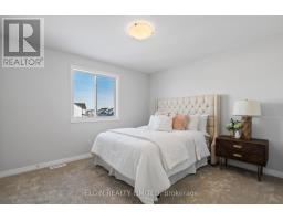 4 HARTLAND CIRCLE - 25