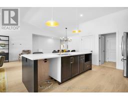 15 - 1080 UPPERPOINT AVENUE - 16