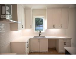 6 - 430 HEAD STREET N - 16