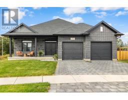 27 SPRUCE CRESCENT - 3