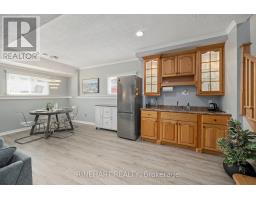 56 CLASSIC CRESCENT - 24