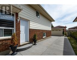 56 CLASSIC CRESCENT - 30