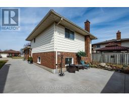 56 CLASSIC CRESCENT - 32