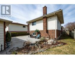 56 CLASSIC CRESCENT - 34