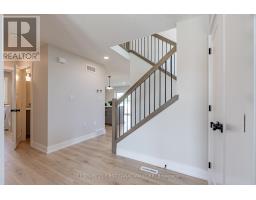 38 POSTMA CRESCENT - 4
