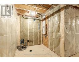 38 POSTMA CRESCENT - 40