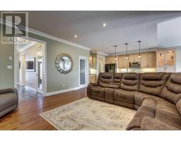 32 ACORN TRAIL - 13