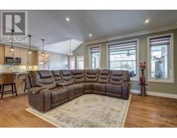 32 ACORN TRAIL - 15