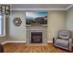 32 ACORN TRAIL - 16