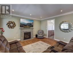 32 ACORN TRAIL - 17