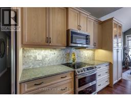 32 ACORN TRAIL - 19