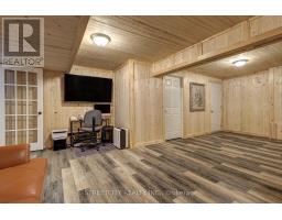 32 ACORN TRAIL - 40