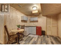 32 ACORN TRAIL - 41
